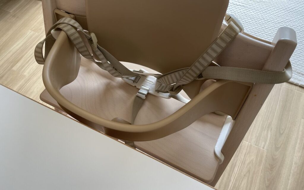 ベビーセットとテーブルの隙間